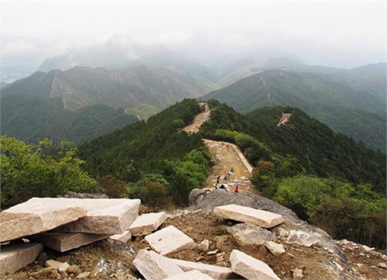 汽車?yán)葟S登高 汽車?yán)葟S登高