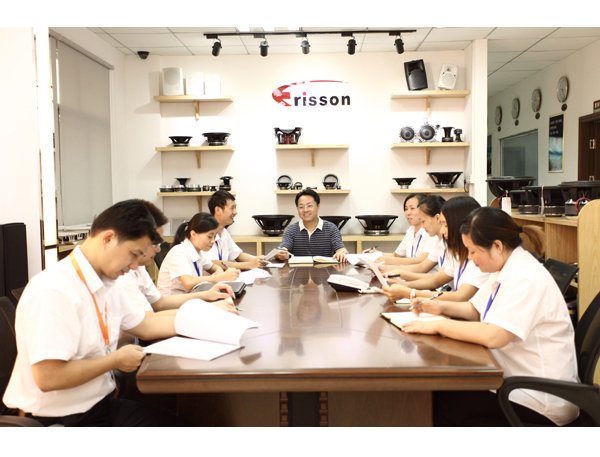 毅廷商討研發會議